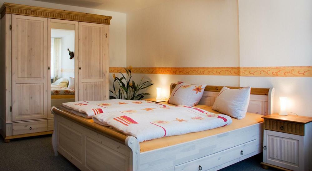 ארנסברג Hotel Zur Post מראה חיצוני תמונה